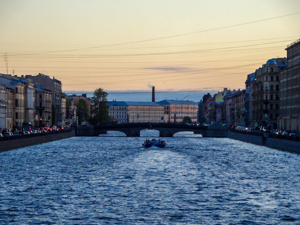 Фонтанка и мост на закате